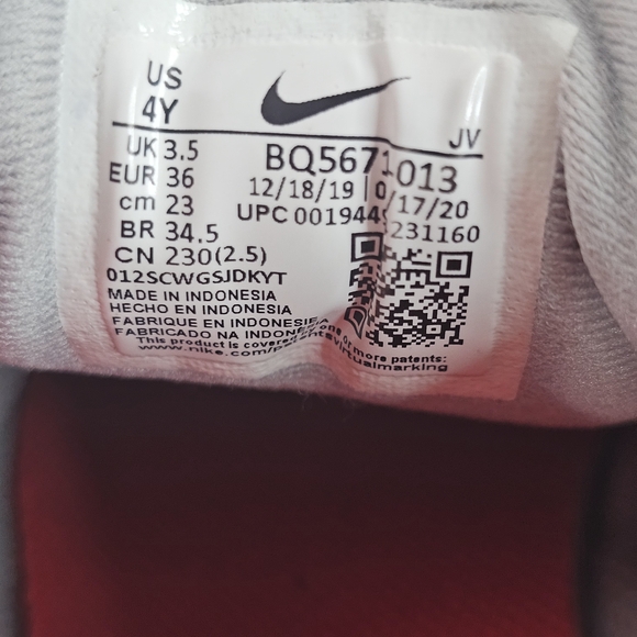 Nike Gray and Red Running Shoes Sz 4 - Picture 8 of 8